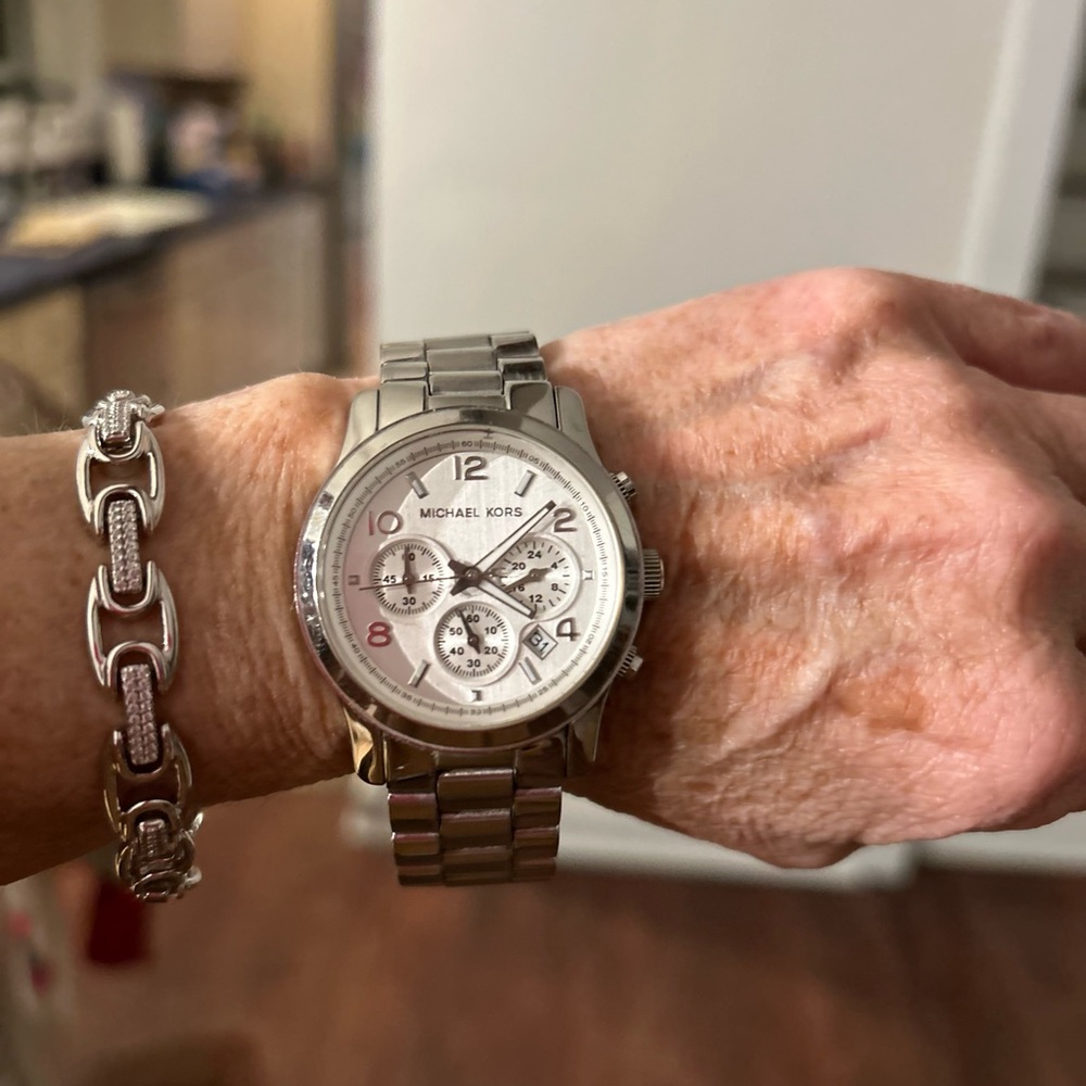 Michael Kors Silver Chronograph Watch. MK5096. Women’s oversized - Picture 3 of 11